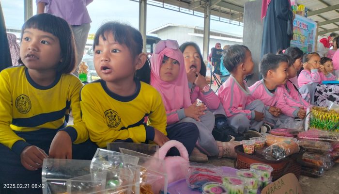 Pedagang Cilik“ TK Negeri Arawa Meriahkan Pasar Batu Lappa