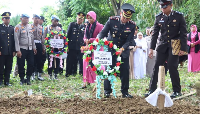 Kapolres Sidrap Beri Penghormatan Terakhir dalam Apel Persada Pemakaman Personel Polri
