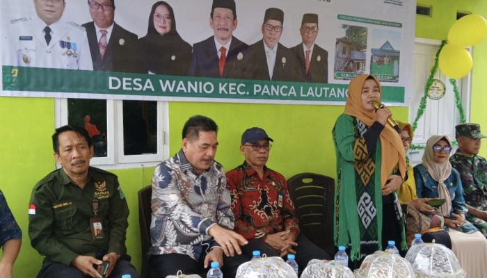 Wakil Bupati Sidrap Terpilih Serahkan Kunci RTLH di Desa Wanio