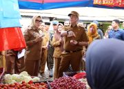 Bupati Bersama Wakil Bupati Barru Sidak Ketersediaan dan Harga Bahan Pokok di Pasar Mattirowalie