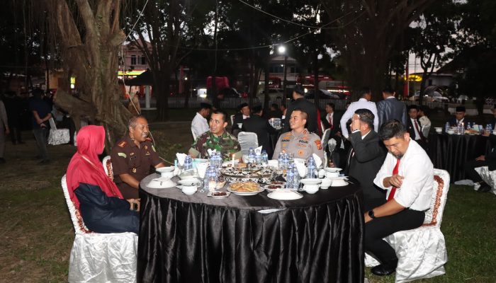 Kebersamaan di Bulan Ramadhan: Kapolres Sidrap, Forkopimda, dan Wakil Gubernur Sulsel Bukber di Kantor DPRD
