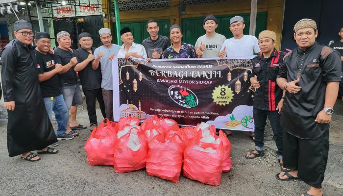 KMS Kawasaki Motor Sidrap Berbagi Takjil dan Santunan, Wujud Kepedulian di Bulan Ramadan