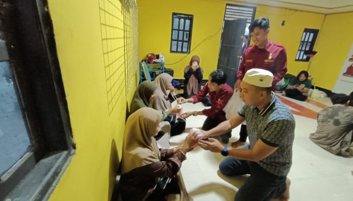 Polres Sidrap dan Mahasiswa UMS Berbagi Takjil, Wujud Kepedulian di Bulan Ramadan