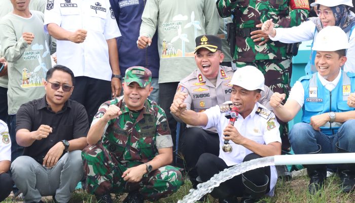 Listrik Masuk Sawah di Baranti, Kapolres Sidrap dan Forkopimda Resmikan Pompanisasi Perdana