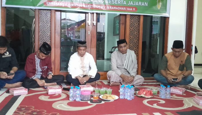 Kajari Enrekang Gelar Bukber Bersama Keluarga Besar Kejari dan IAD, Dibarengi Ceramah Ustadz Rusdin