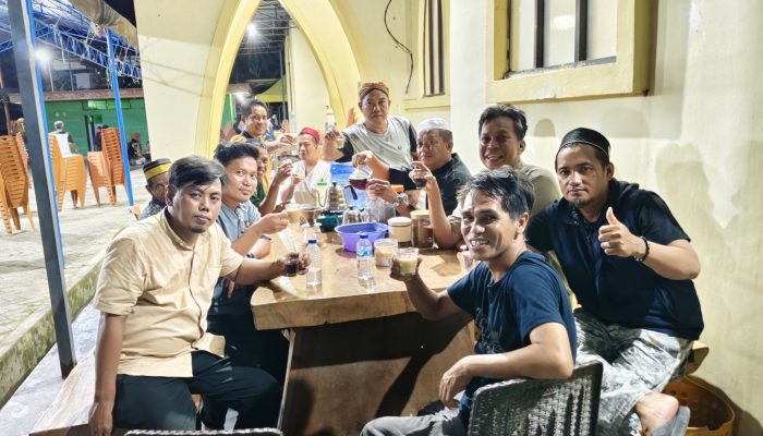 Ngopi Santai, Anggota DPRD Sulsel Zulkifli Zain Buka Puasa Bersama Warga dan Insan Pers di Sidrap