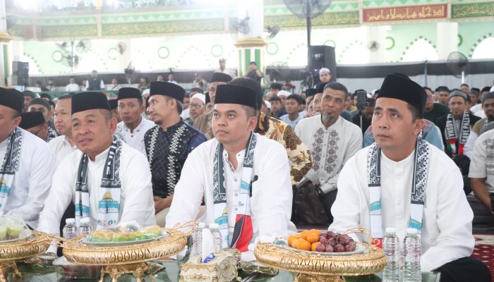 Wujudkan Indonesia Berkah, Kapolres Sidrap Bersama Tokoh Daerah Ikuti Tabligh Akbar di Masjid Agung