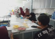 Usai Lebaran, Mahasiswa Seni Kuliner UMS Rappang Gaspol Lagi Produksi Snack Box