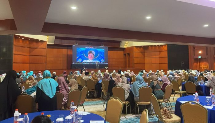Ikatan Lintas Negara: Silaturahmi Alumni Putri Al Azhar Mesir Meriahkan Halal Bihalal Bersama Menag