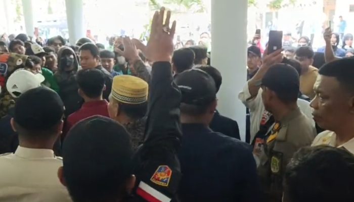 Pintu DPRD Sidrap Sempat Memanas! Aksi Massa Soal Video Saweran Dj Nathlie