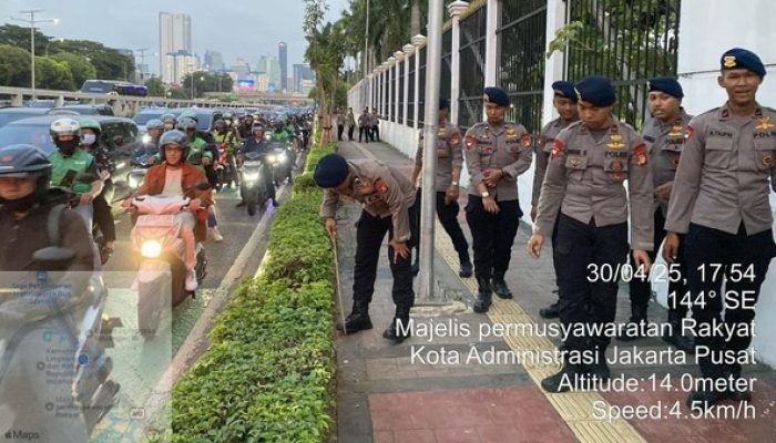 Brimob Polda Metro Sisir Sejumlah Titik Sekitar Komplek DPR/MPR