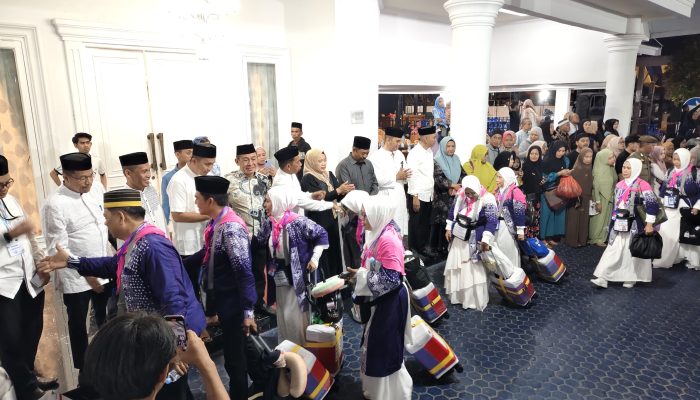 Lepas 265 CJH Sidrap, Bupati Syaharuddin: Fokus Ibadah, Jangan Pikirkan Belanja!