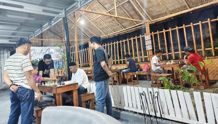 Warkop Oneday, Tempat Nongkrong Asyik Pecinta Catur di Pangkajene Sidrap