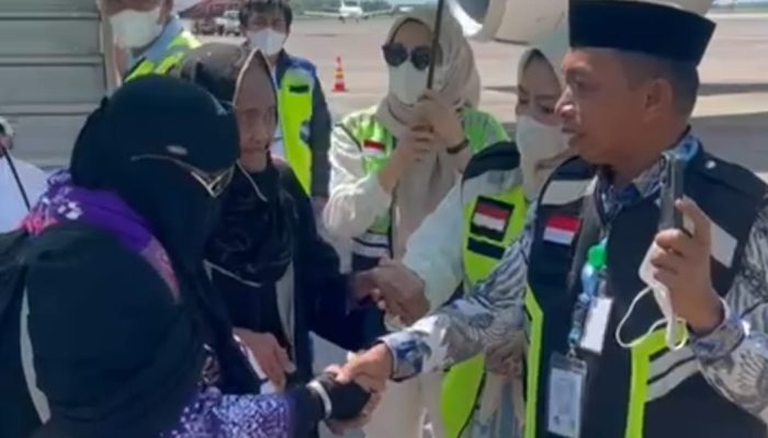 Bupati Sidrap Jemput Langsung 263 Jamaah Haji di Bandara Sultan Hasanuddin Makassar