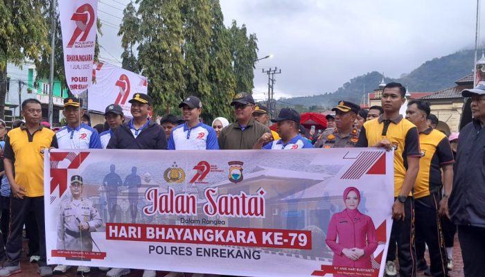 Bupati Enrekang Meriahkan Jalan Santai Hari Bhayangkara ke-79 Bersama Finalis Miss Universe Indonesia