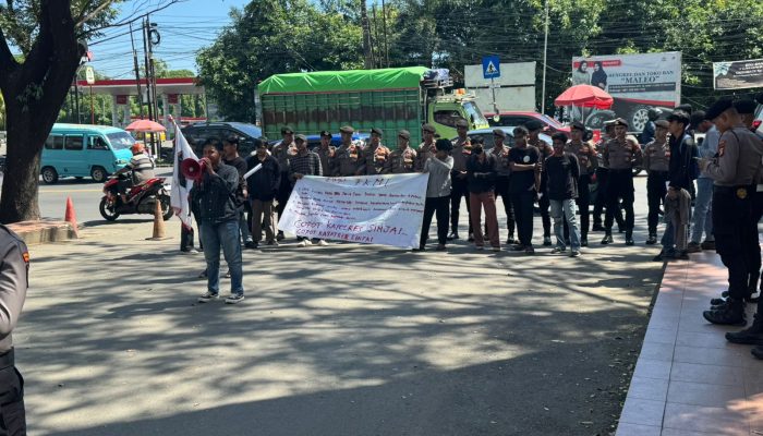 Front FKM Minta Copot Kapolres dan Kasat Reskrim Polres Sinjai, Diduga Gegara Ini! 