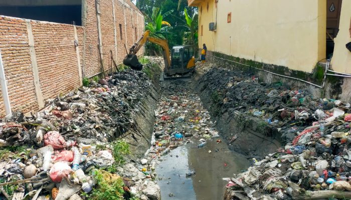Infrastruktur Pertanian Diperkuat, Saluran Tanru Tedong Sidrap Dibersihkan Total