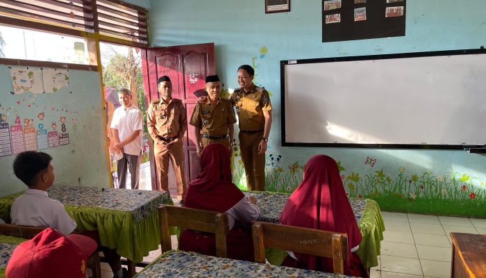 Bupati Enrekang Antar Anak ke Sekolah dengan Motor, Ajak Ayah Ikut Terlibat dalam Pengasuhan