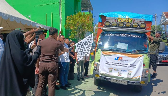 Bupati Sidrap Lepas 322 Ton Beras untuk 16 Ribu Warga: Bukti Nyata Negara Hadir di Tengah Rakyat