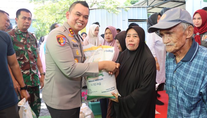 Pastikan Tepat Sasaran, Kapolres Sidrap Hadiri Penyaluran Bantuan Beras Kepada Warga