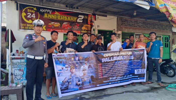 SatLantas Polres Sidrap Sapa Kurir Paket, Edukasi Keselamatan Berlalu lintas