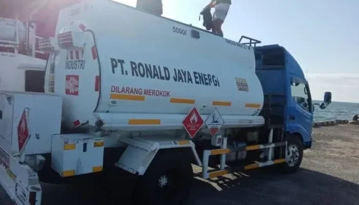 Mafia BBM Masih Eksis? Mobil Tangki PT RJE Dituding Selundupkan Solar ke Tambang