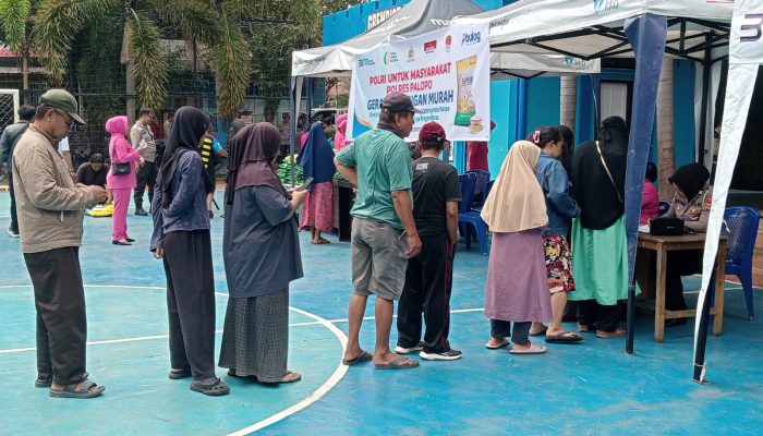 Polres Palopo Gelar Pasar Murah di Wara, Warga Antusias Dapat Sembako Harga Miring