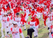 Lautan Merah Putih di Barru, Bupati Berbaur Senam Massal HUT RI Ke-80