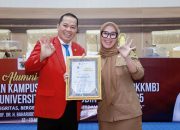Dari Bangku Kuliah ke Kursi Kepemimpinan, Bupati Barru Ceritakan Perjalanan Hidup di PKKMB Unhas