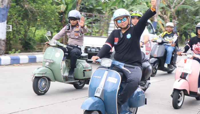 Melalui Vespa, Kapolres Sidrap Ajak Warganya Menumbuhkan Rasa Nasionalisme