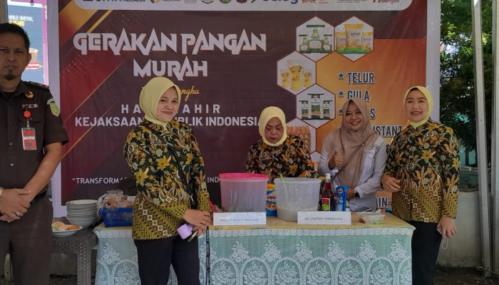 Kejari Enrekang Gelar Gerakan Pangan Murah, Hadirkan Solusi Nyata Sambut Hari Lahir Kejaksaan RI ke-80