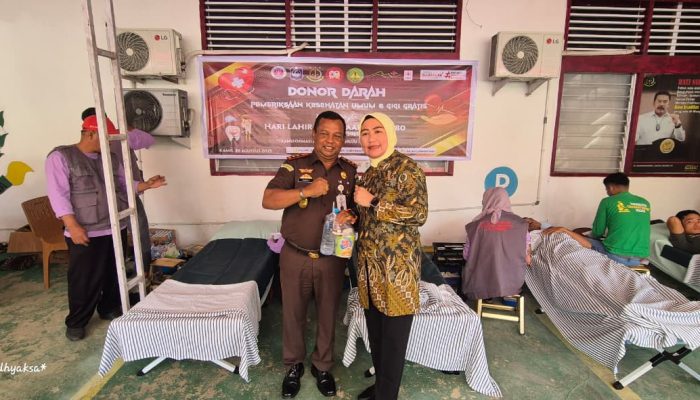 Kejari Enrekang Gelar Donor Darah dan Pemeriksaan Kesehatan Gratis Sambut Hari Lahir Kejaksaan ke-80