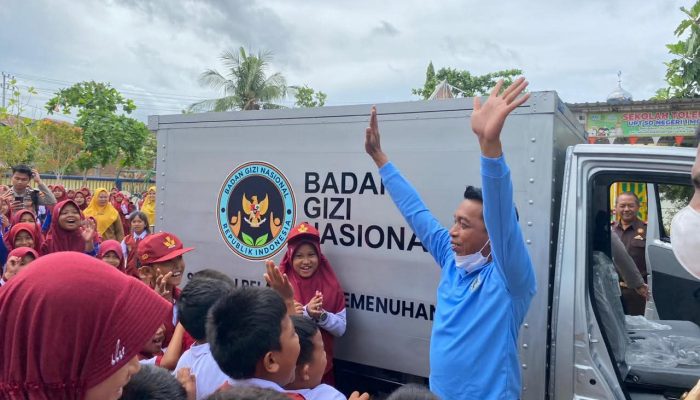Bupati Sidrap Antar Langsung Makanan Bergizi Gratis, Murid Sambut dengan Ceria