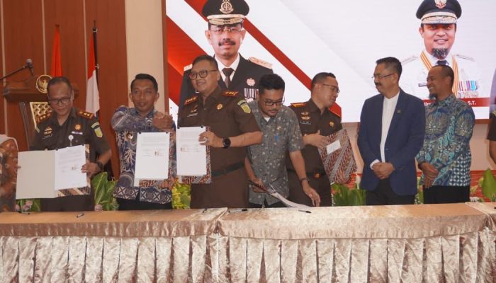 Sambut KUHP baru, Kejari Sidrap dan Pemkab Sidrap Teken MoU Pidana Kerja Sosial, Disaksikan Langsung oleh Jampidum di Rujab Gubernur Sulsel
