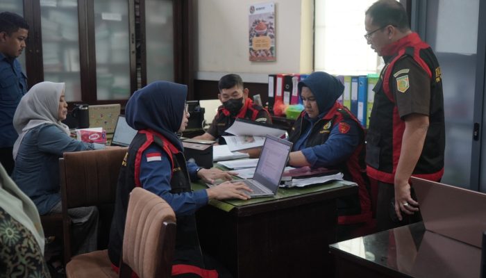 Penyidik Pidsus Kejati Sulsel Geledah Tiga Kantor, Bongkar Dugaan Korupsi Pengadaan Bibit Nanas Rp60 Miliar