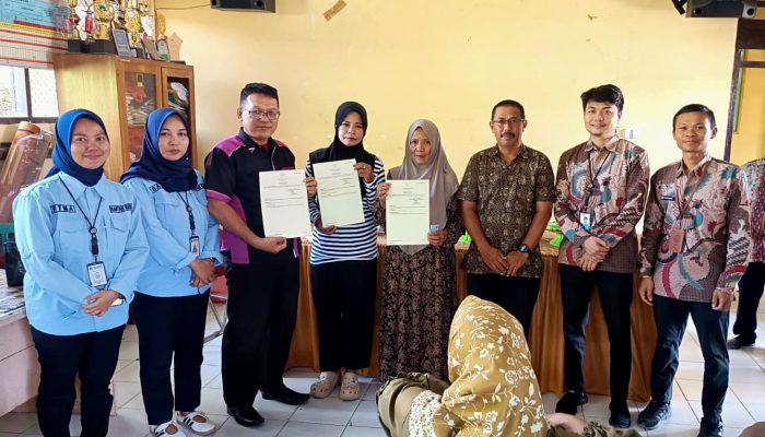 Penyerahan Sertipikat PTSL di Kelurahan Macorawalie Berjalan Lancar, 46 Bidang Resmi Diserahkan