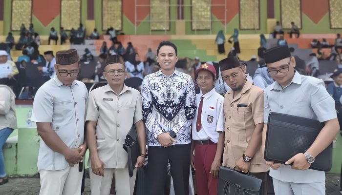 Yang Unik di HGN Enrekang 2025; Guru Tampil dengan Kostum Tempo Dulu