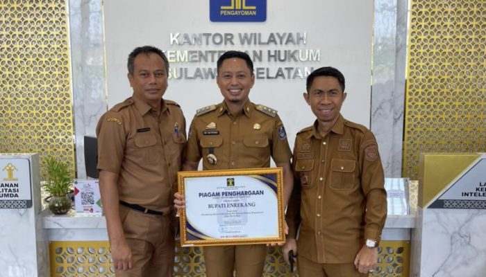 Bupati Enrekang Terima Penghargaan dari Menteri Hukum dan HAM