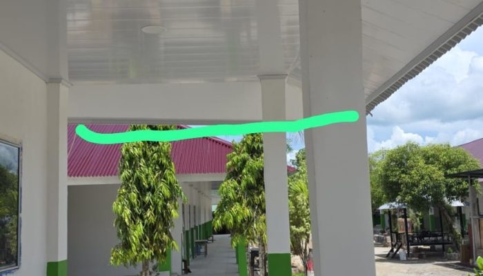 Miring dan APD Diabaikan, Proyek Rehabilitasi MTsN 3 Sidrap Menuai Polemik di Hari Terakhir