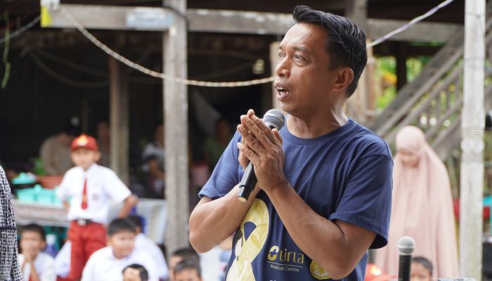 Tinjau Bedah Rumah Swadaya di Manisa, Bupati Sidrap Apresiasi Gotong Royong dan Kedermawanan Warga