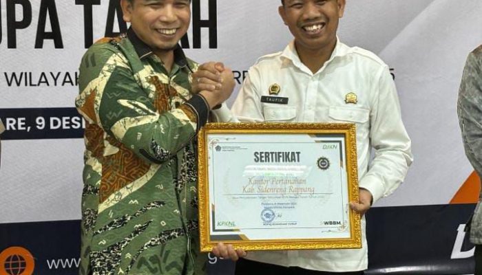 BPN Sidrap Terima Penghargaan Atas Penyelesaian Target Sertipikasi BMN Berupa Tanah Tahun 2025 Dari KPKNL.