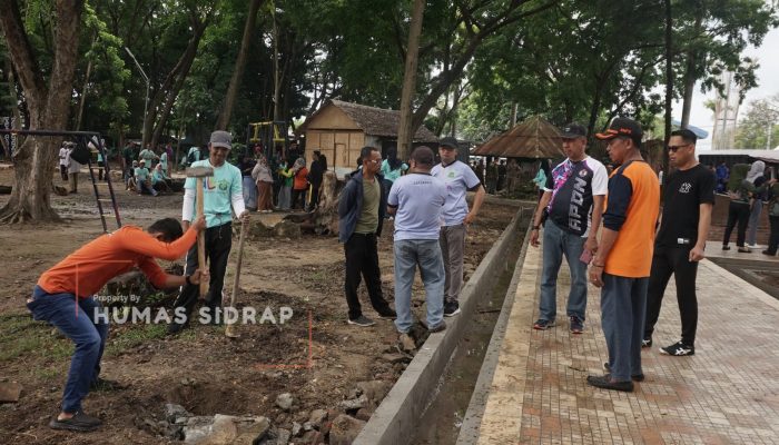 Kerja Bakti Bareng, Pemkab Sidrap Percantik Monumen Ganggawa