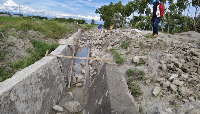 Terlindungi: Proyek APBN Molor, Saluran Irigasi Selatan SKPD Sidrap Masih Menyisakan Pekerjaan