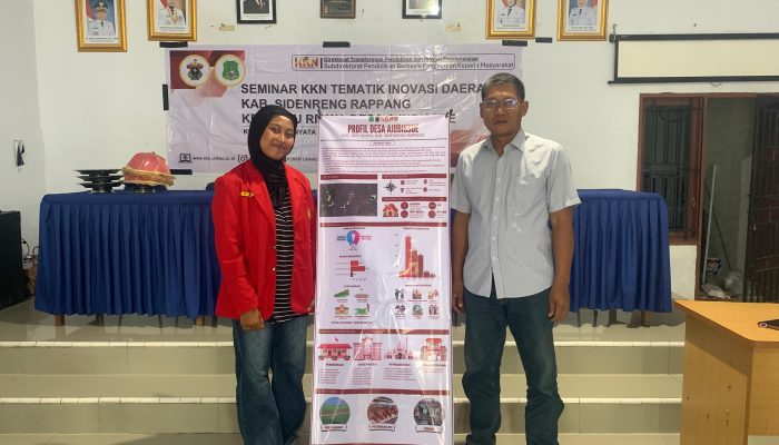 Perkuat Transparansi dan Basis Data, Mahasiswa KKN-T 115 Unhas Serahkan Banner Profil Desa Ajubissue