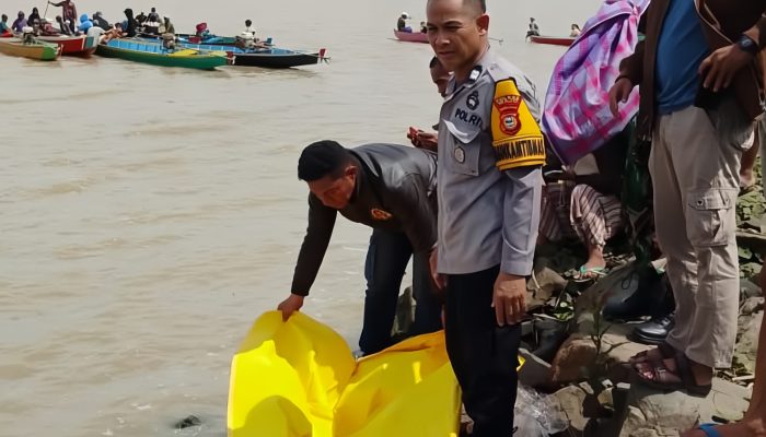 Mayat Tanpa Kepala Ditemukan di Pulau IX Danau Tempe, Polisi Evakuasi ke RSUD Lamaddukkelleng