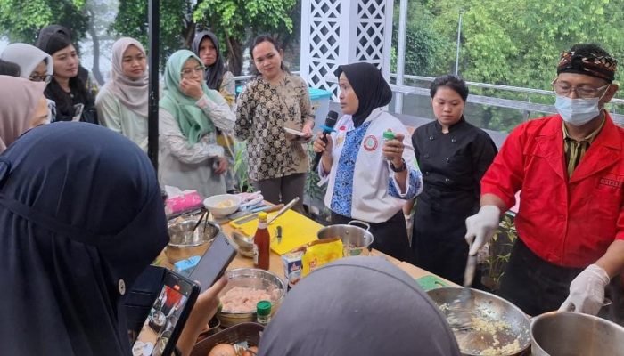 Kolaborasi Edukasi Kesehatan dan Kuliner, Ka Prodi Seni Kuliner Berbagi Olahan Pasta dan Garnish
