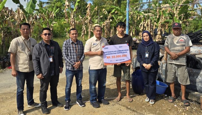 BRI Insurance Salurkan Rp55 Juta Klaim Kebakaran untuk Nasabah BRI di Sidrap