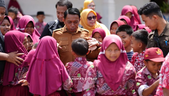 Senyum Ceria Sambut Bupati, Momen Hangat di SDN 1 Rijang Panua