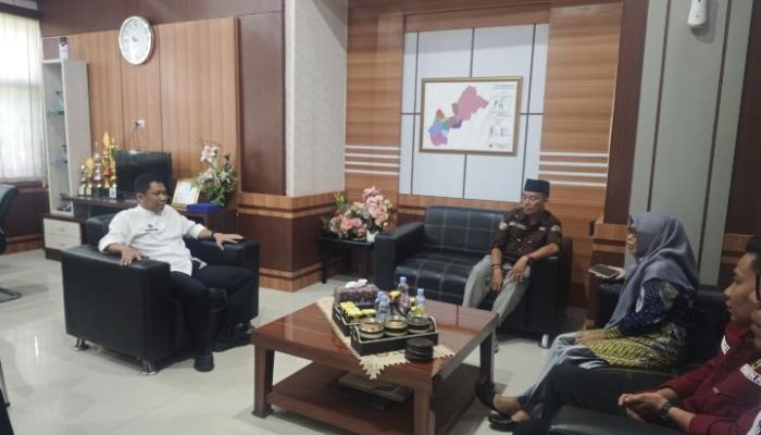 Taufik Terima Kunjungan Pejabat Penyelenggaraan Zakat dan Wakaf Kemenag Sidrap.