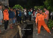 Pantang Tinggalkan Lokasi Sebelum Tuntas, Bupati Sidrap Pimpin Langsung Perang Lawan Banjir hingga Tengah Malam